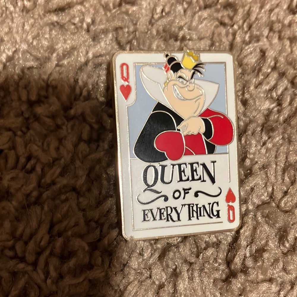 queen of hearts pin